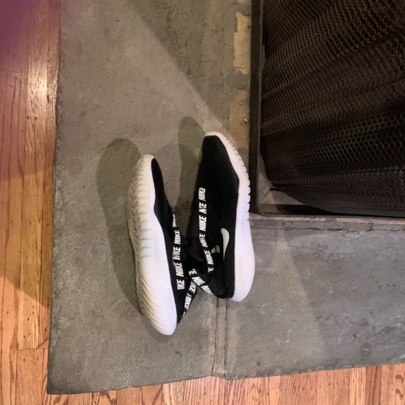 Nike Big kids Flexrunner Sneakers like new condition - Picture 3 of 3